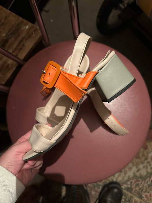 Босоножка 38 размера