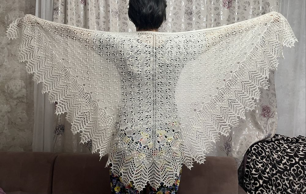 Продам шаль. Ручная работа.