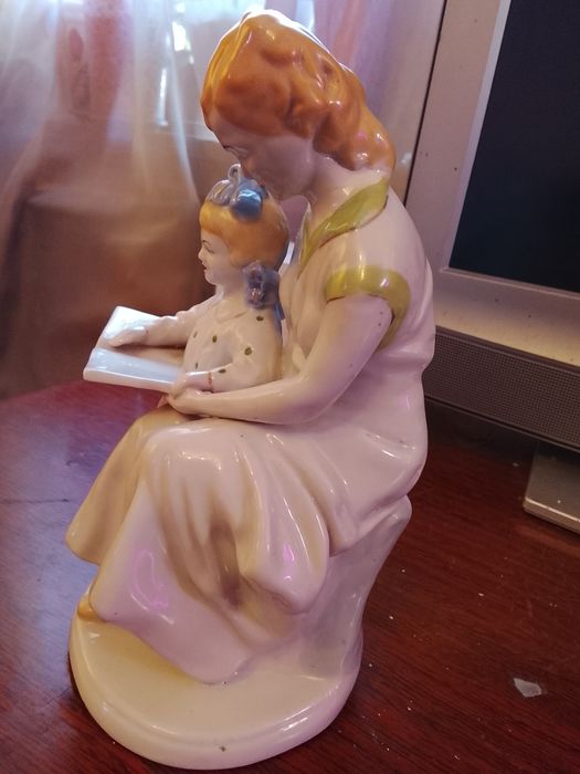 Статуэтка советского союза мама с девочкой