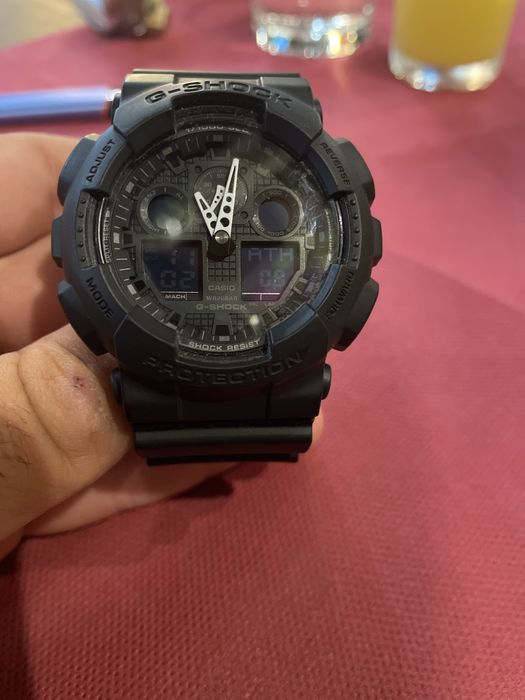 Продавам часовник G-shock ga100 black