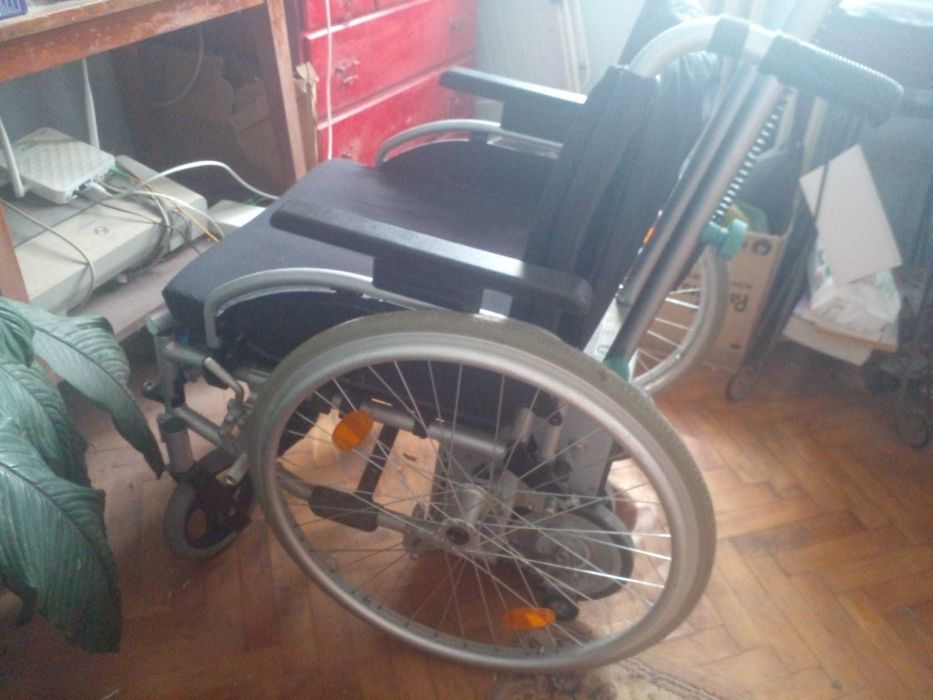 Vand dispozitive pentru persoane cu dizabilitati