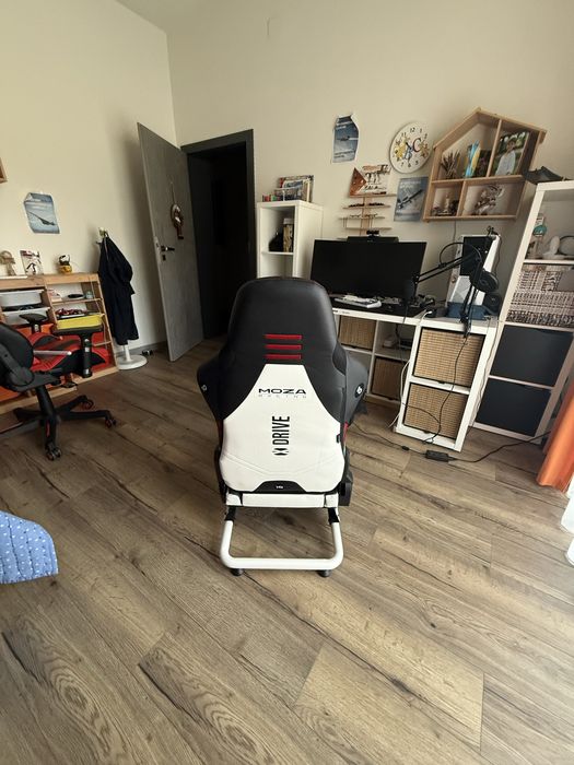 Cockpit Scaun Sim Racing Diablo Chairs xDrive | Compatibil MOZA, Fanatec, Logitech, Thrustmaster