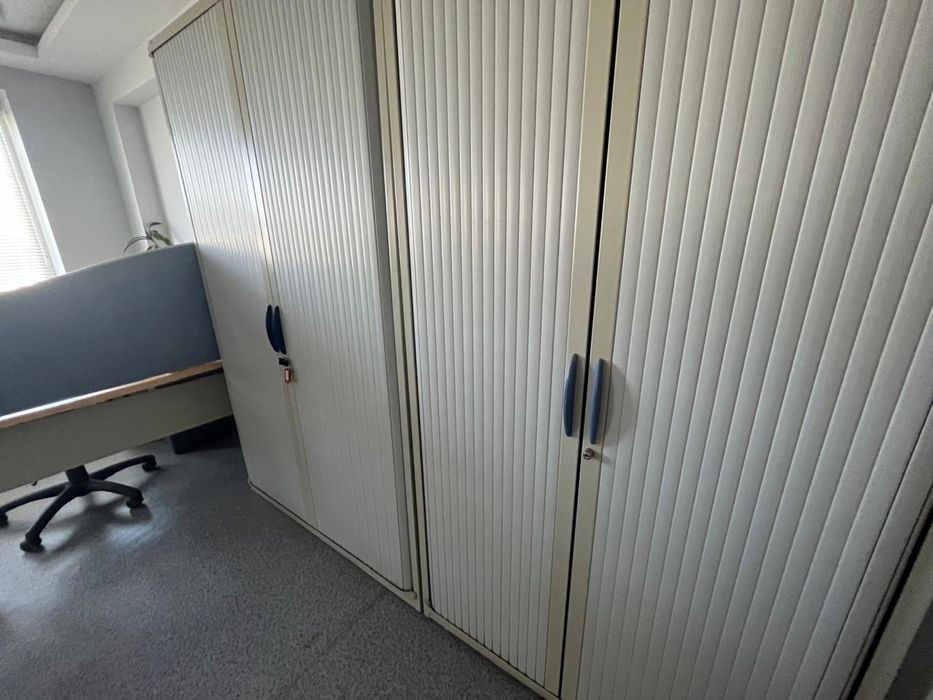 Офисная мебель, шкаф, столы, стулья