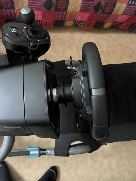 Продавам симулатор Logitech PRO Racing