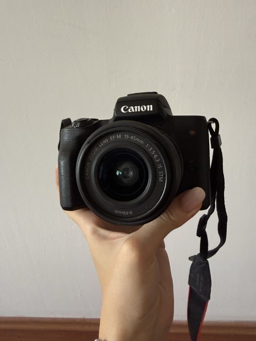 Canon EOS M50 Mark II aparat foto cu obiectiv si incarcator