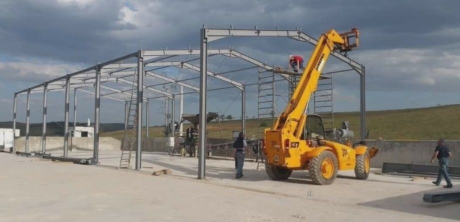 Vand hale metalice la super preț-calitate