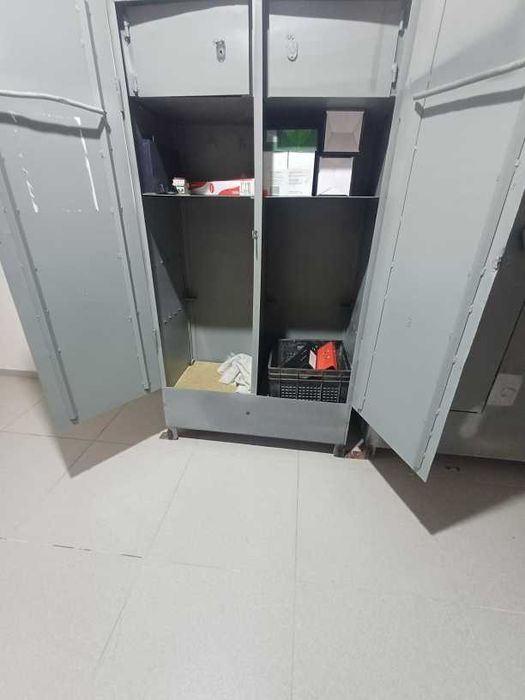 Шкаф - сейф металлический