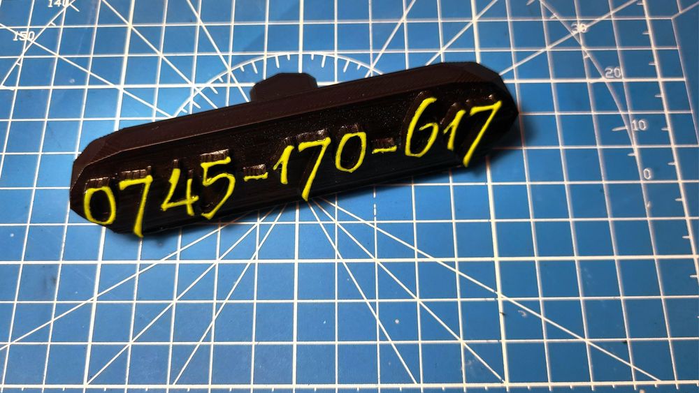 Plăcuță număr telefon bord mașină