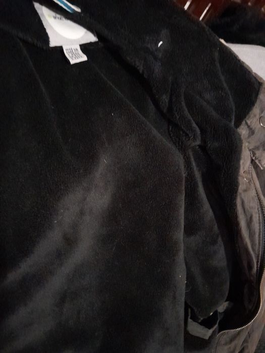 Geaca pt damă mărimea 38 culoare neagră, îmblănite