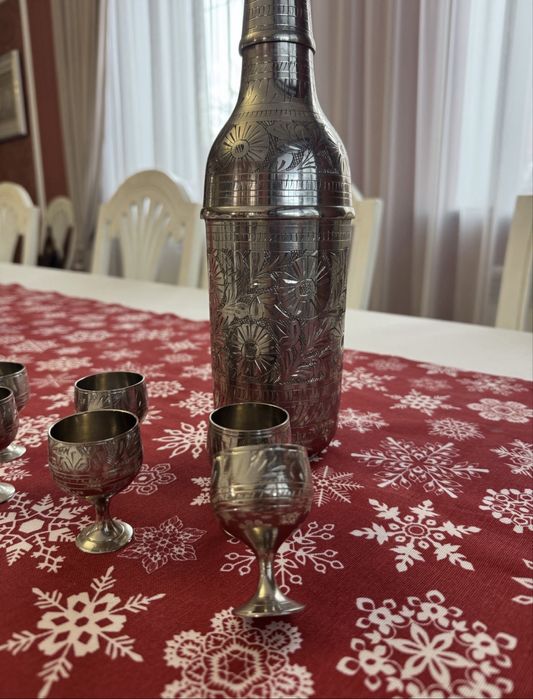 Графин с рюмками