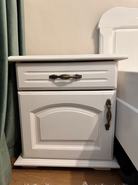 Pat din lemn de fag masiv– 140 x 200 cm, cu noptiere și saltea