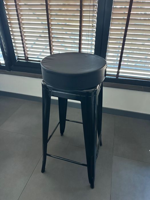 Метален Бар Стол с мека седалка