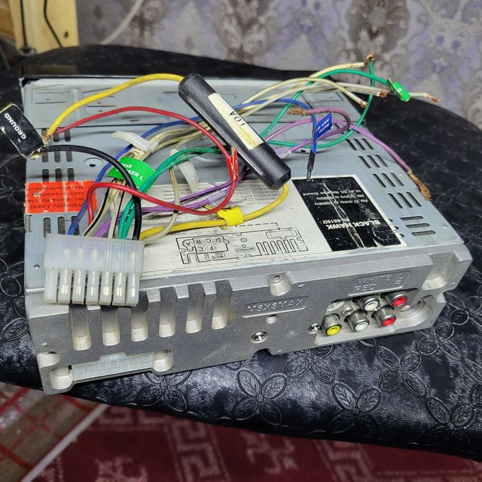 Автомагнитола Сотилади