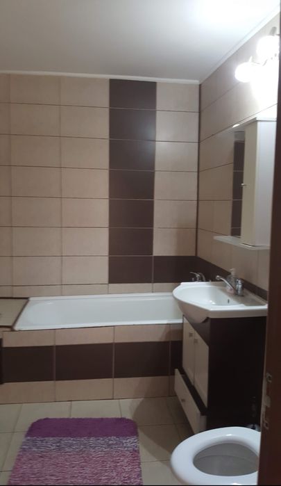 Închiriez apartament