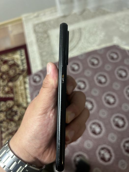 Xiaomi Redmi Note 8 в черном цвете.