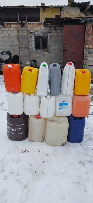 Продам Канистры Пластмасса.