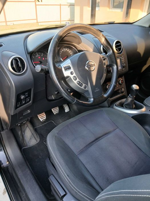 Vând Nissan Qashqai 1,6 diesel