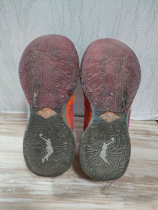 Баскетбольные кроссовки б/у  1 год