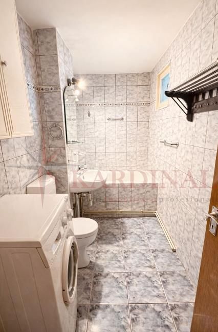 Închiriez apartament