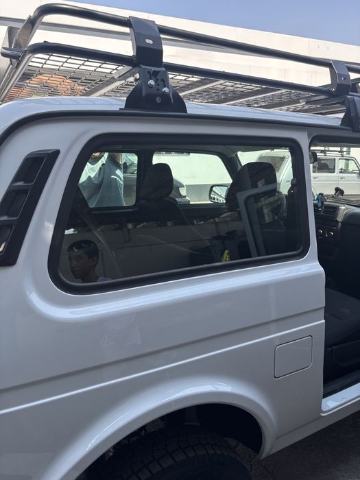 Заднее боковое стекло на ниву новое только с салона