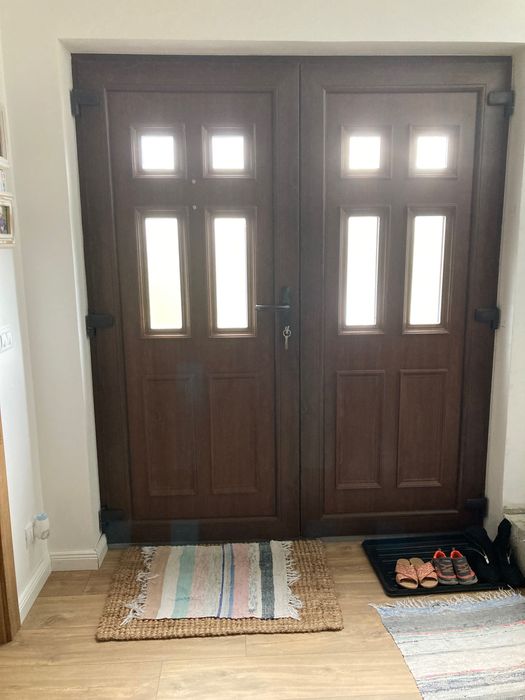 Usa dubla pentru intrare