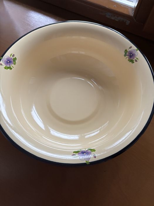 Посуда   эмаль, кастрюли  4л , 7