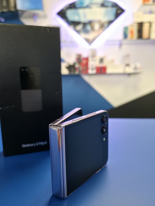 Samsung Z Flip 5 / Lavender / 512 GB / DeluxGSM