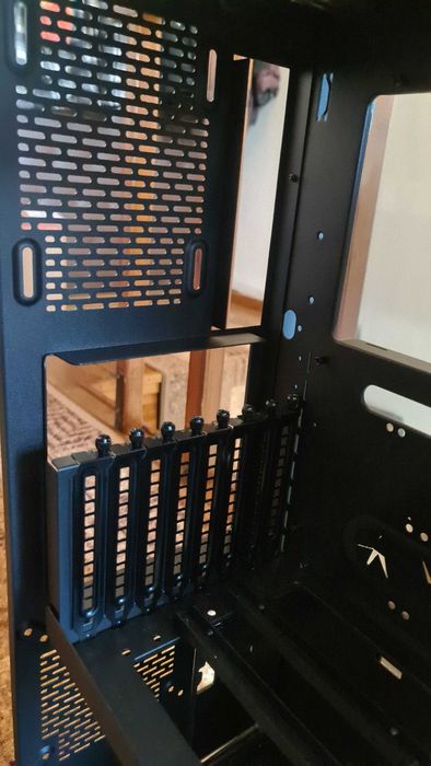 Компютърна кутия Thermaltake core p8 TG - Чисто Нова!