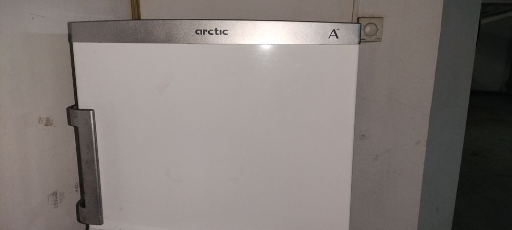 Frigider arctic aproape nou