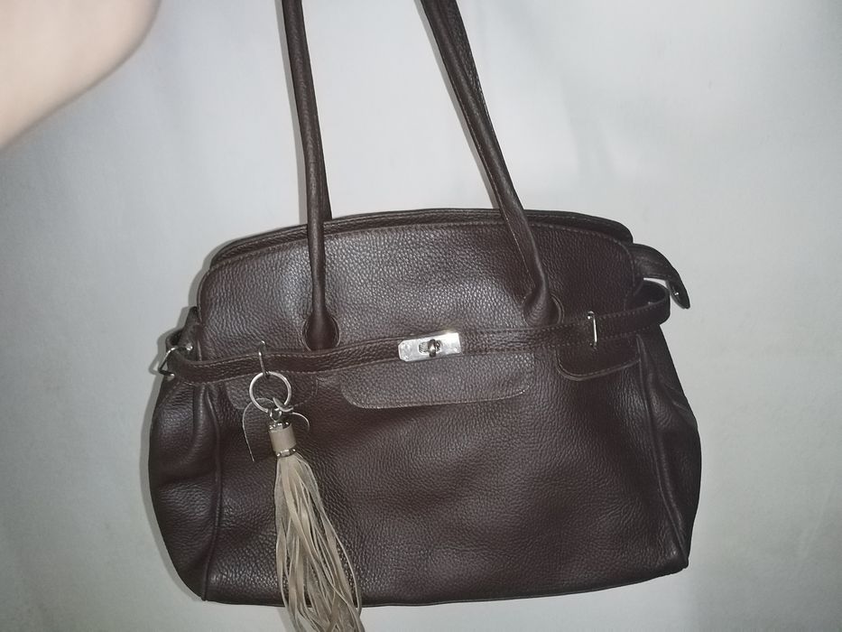 Продавам дамски чанти от естествена кожа