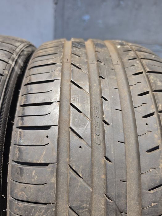 2 бр. летни гуми 225/35/17 Kumho 5,5-6 mm DOT 0417