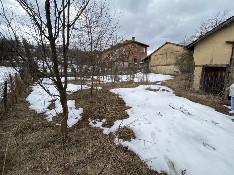 Имот с постройки в гр.Батак