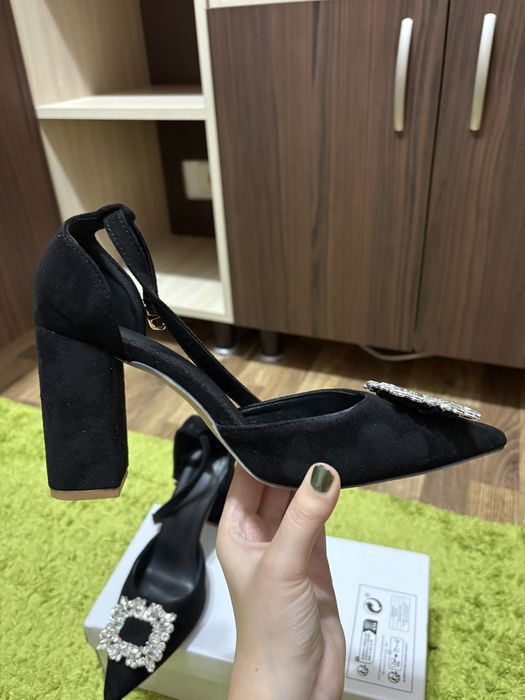 Pantofi cu toc