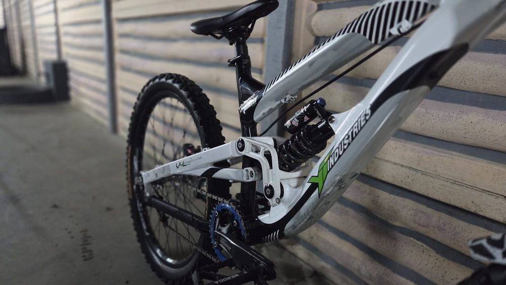 Bicicleta downhill yt tues