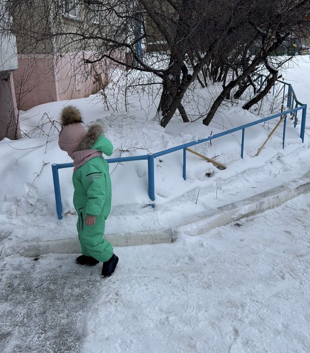 Продам куртки и зимний комбез