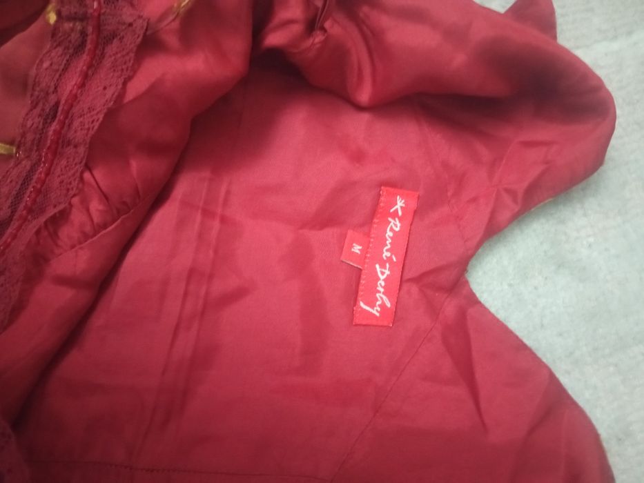 Вечернее платье с палантином.