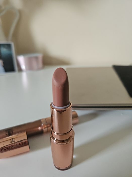 Комплект гланц и червило Revolution