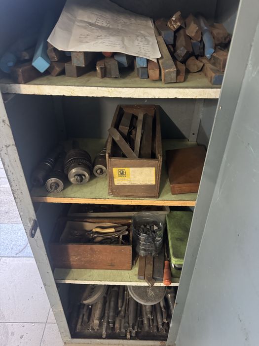 Burghie strung cu dulap cu tot pastile vidia ……