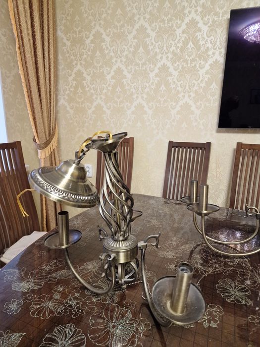 Продам люстры пяти и трех рожковые