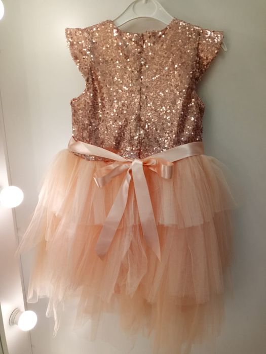 Продам платья на девочку