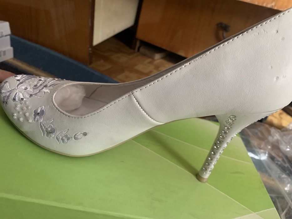 Белые туфли со стразами НАТУРАЛЬНАЯ КОЖА