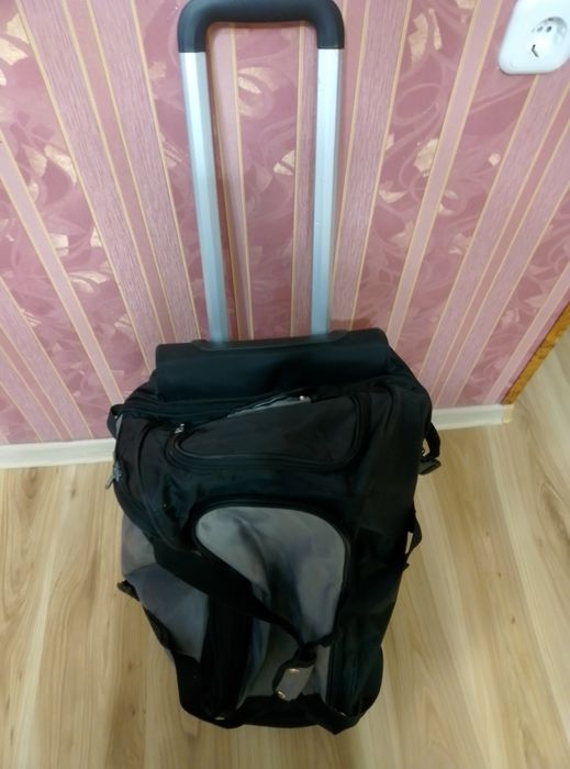 Продам сумку - чемодан в нормальном состоянии