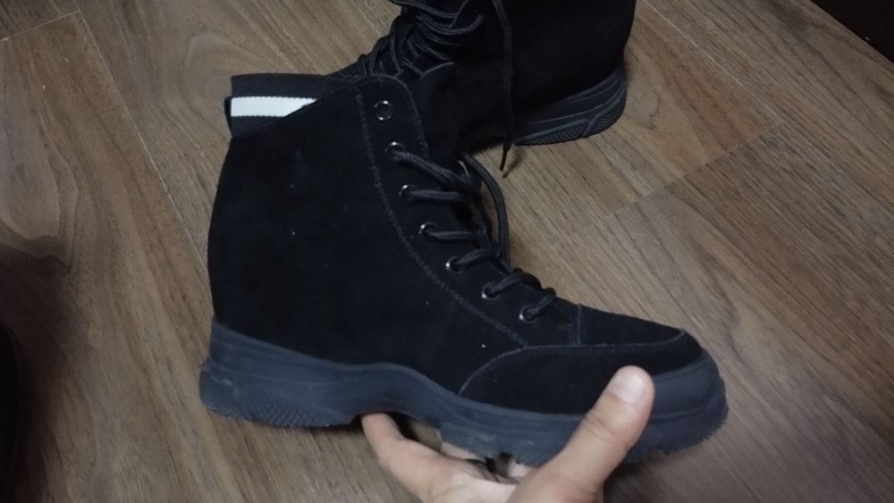 Sotiladi,zamsh,botinka.