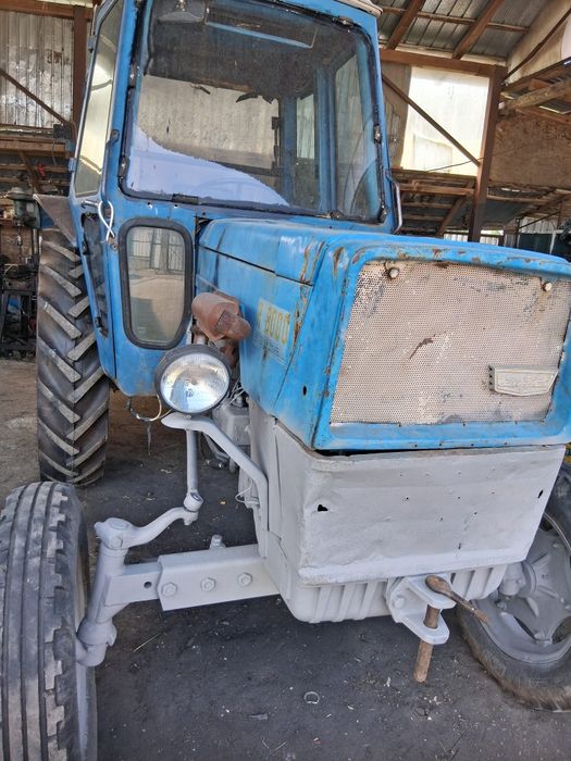 Vând tractor landini