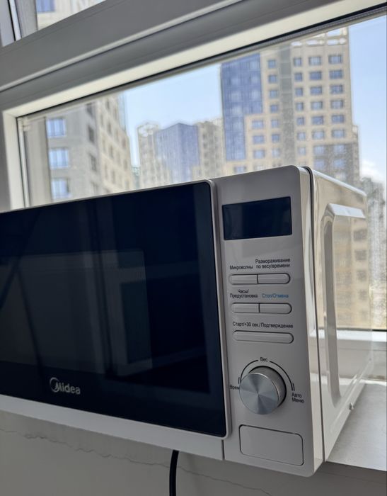 Продам микроволновку Midea