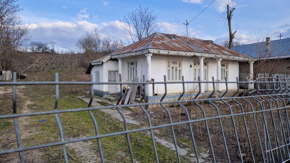 Casă de vânzare/bătrâneasca