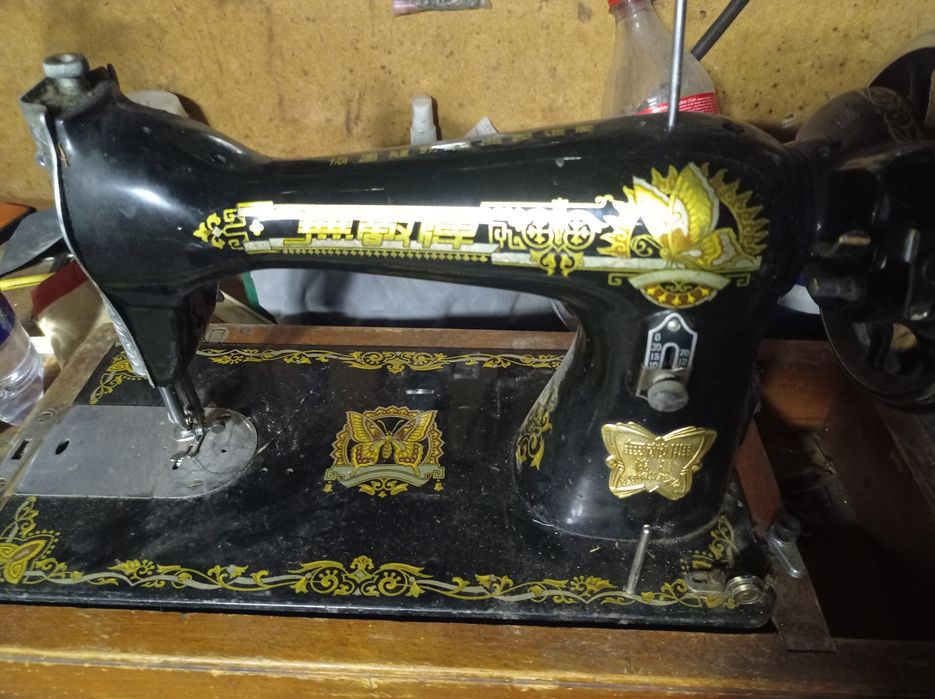 Швейная машинка электроприводом.