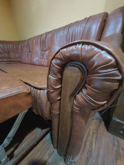 Кожен разтегателен диван