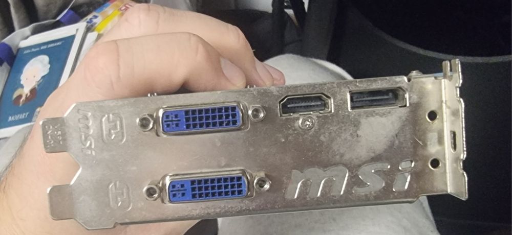 ATI Radeon HD 6850 de la MSI  - 1GB, 256 bit DDR 5