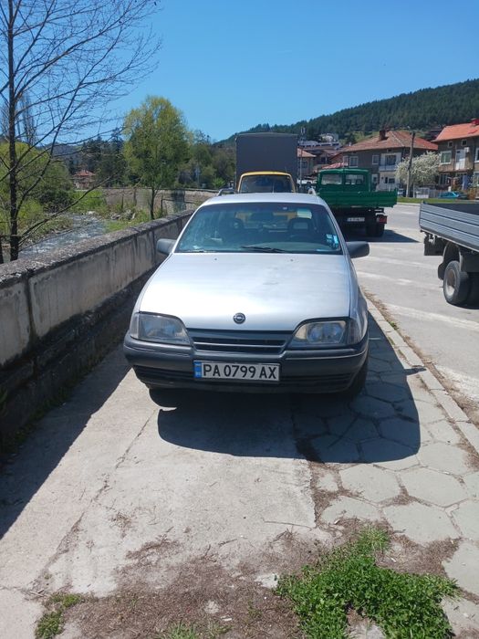 Opel Omega Комби 2.0i автоматик